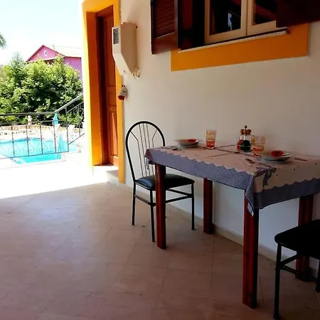 Fondas Lägenhet Roda (Corfu)